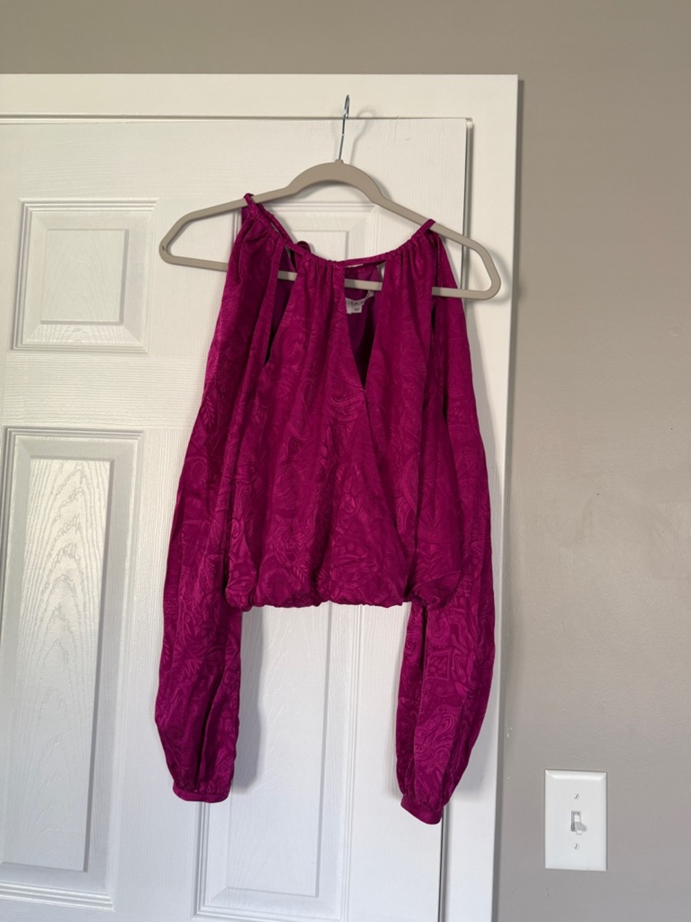 Veronica Beard Silk Blend Fuscia Berry 
Shoulder Cut Out Long Sleeve Blouse Top